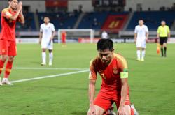 lol季中赛-国内足球明星燃烧自己的激情和汗水