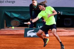 lol官网-包含法国网球队鏖战欧洲网球队，西西帕斯送出助攻的词条