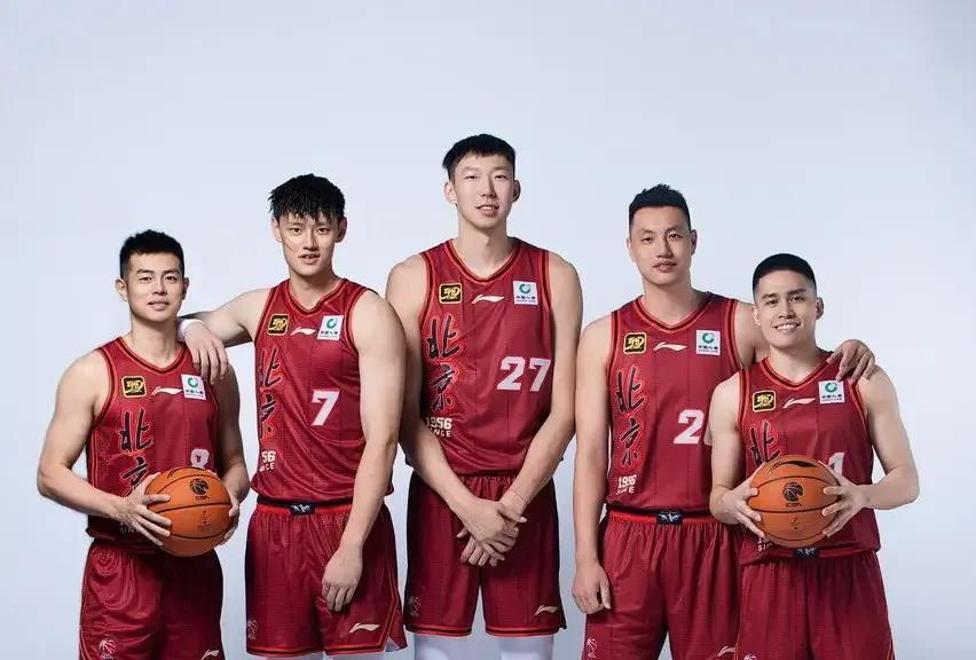 广东男篮轻松击败福建，锁定八强席位！