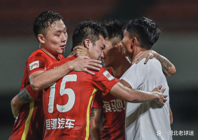 关于南安克隆主教练回应球队危机，寻求解决办法的信息