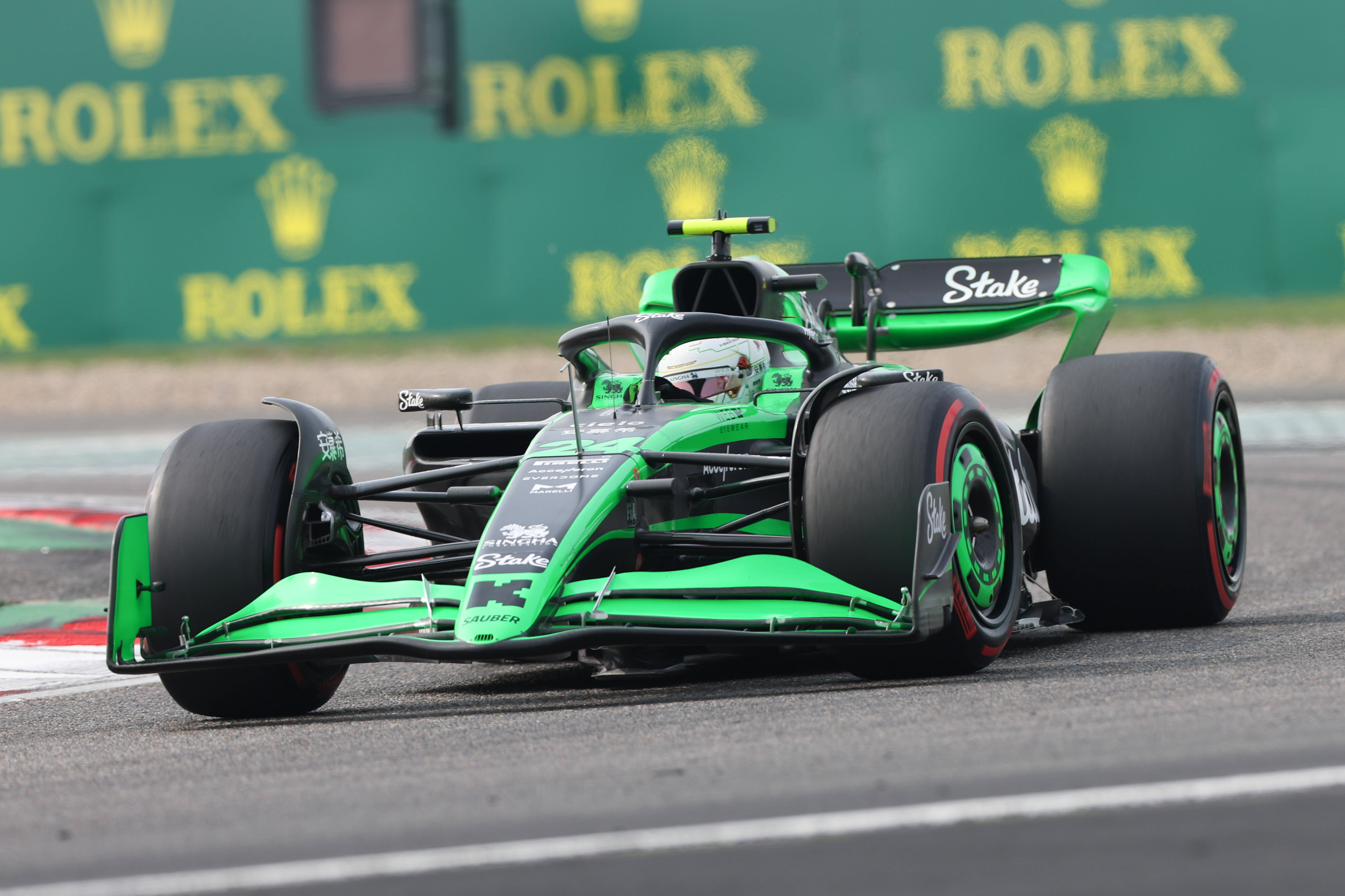 索伯车队逆转阿斯顿马丁,塞恩斯点燃赛场的简单介绍 索伯车队逆转阿斯顿马丁,塞恩斯点燃赛场的简单介绍